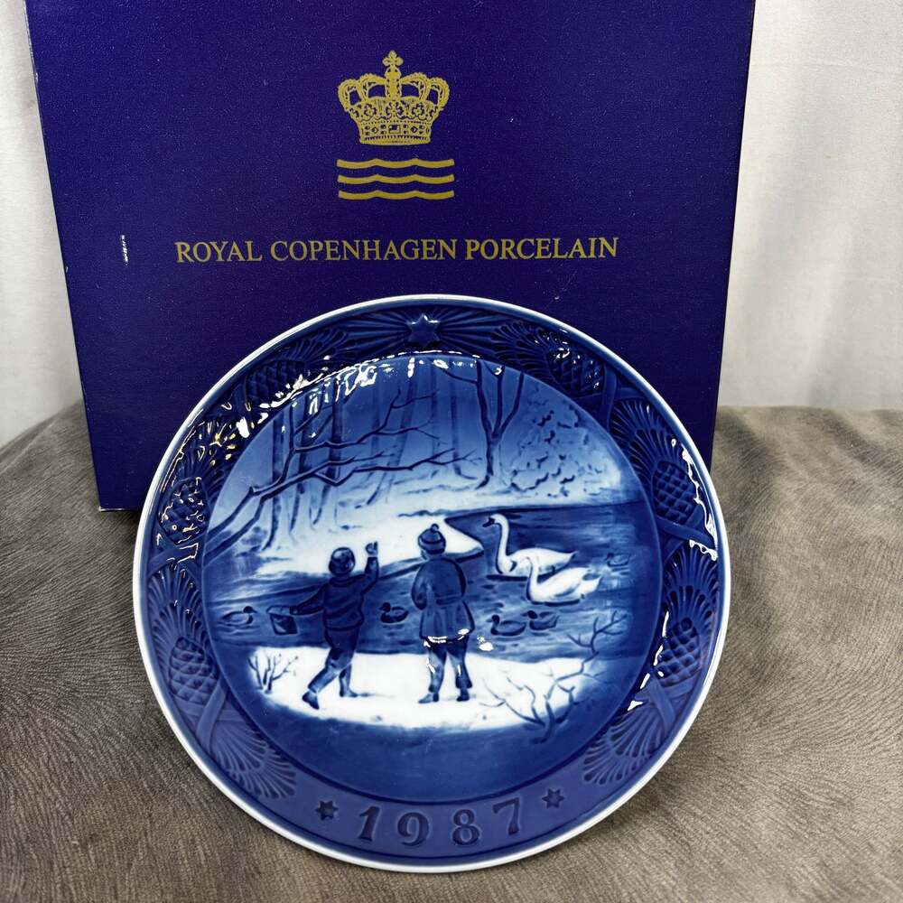Winter Birds Boxed Annual Christmas Plate 1987 by Royal Copenhagen 7"